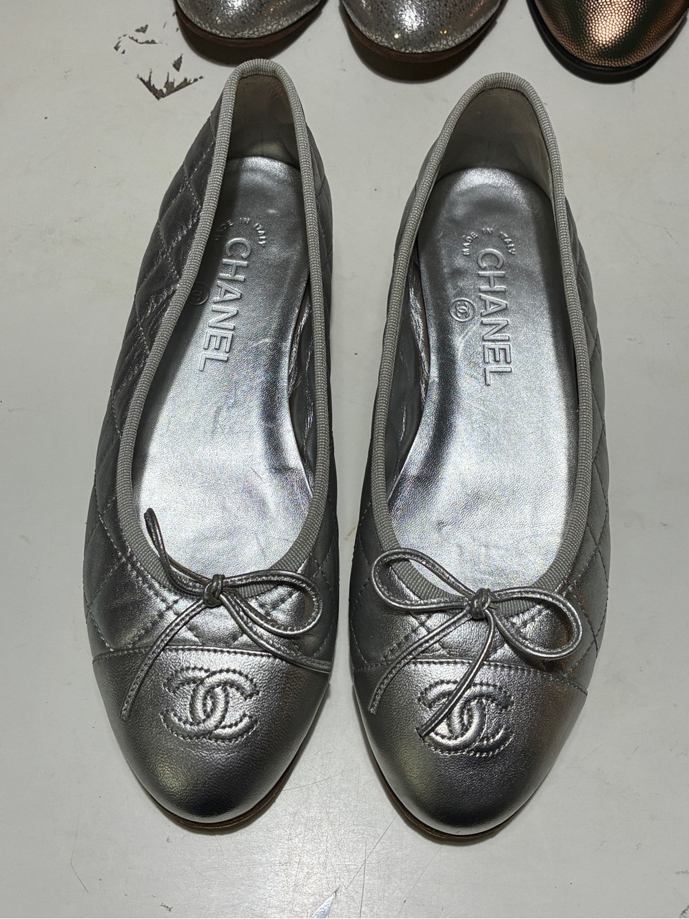CHANEL Silver Quilted CC Bow Ballet Flats